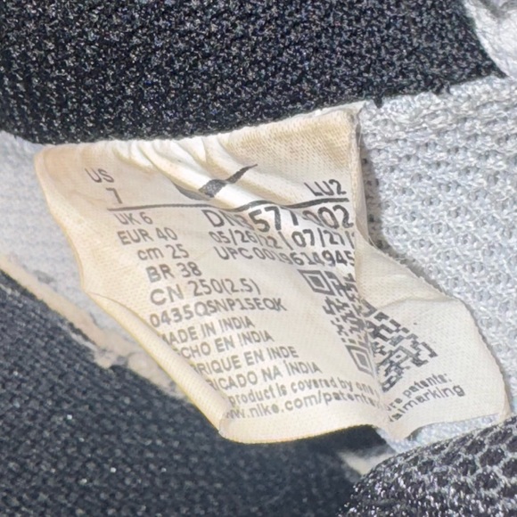 Nike Men's Black and Gray - Picture 7 of 7